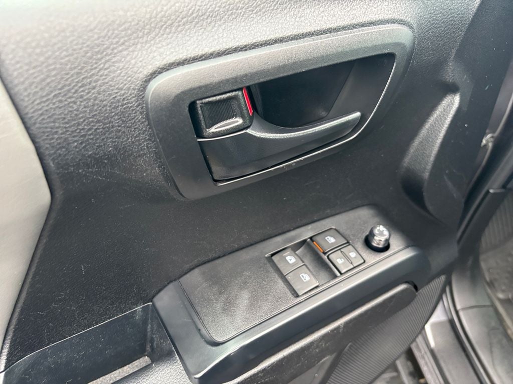 2022 Toyota Tacoma SR V6