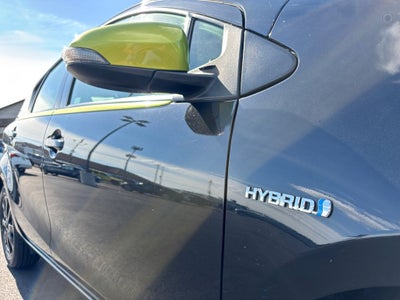 2016 Toyota Prius c Persona Series